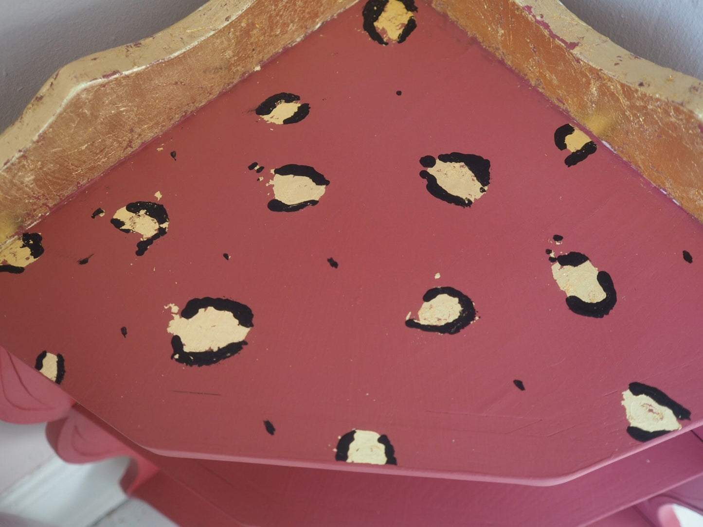 Pink and gold leopard print corner unit