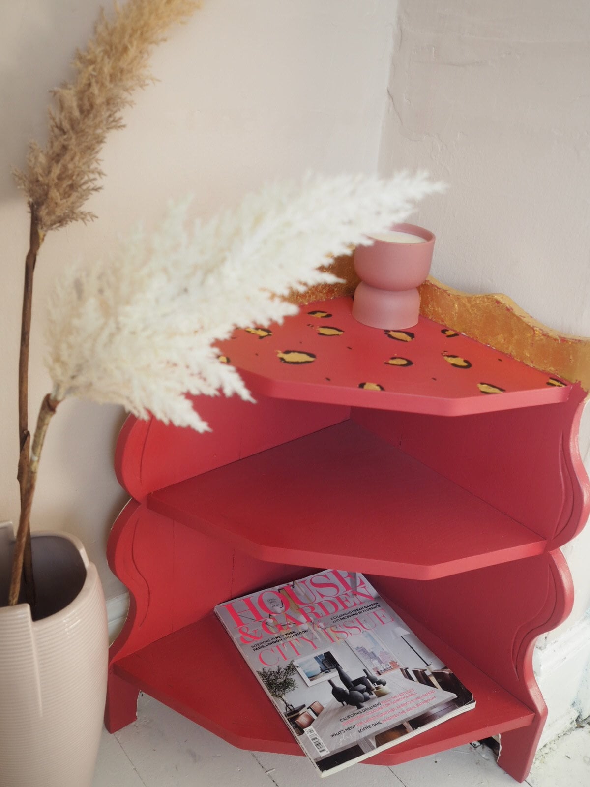 Pink and gold leopard print corner unit